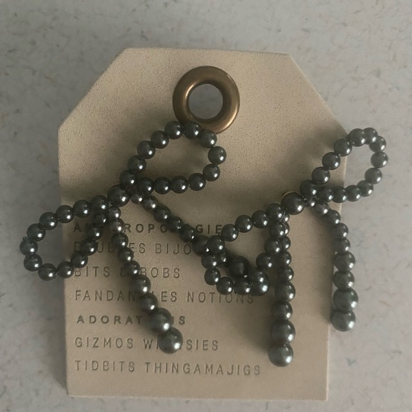 Anthropologie bow gray pearl earrings NWT - Picture 4 of 6
